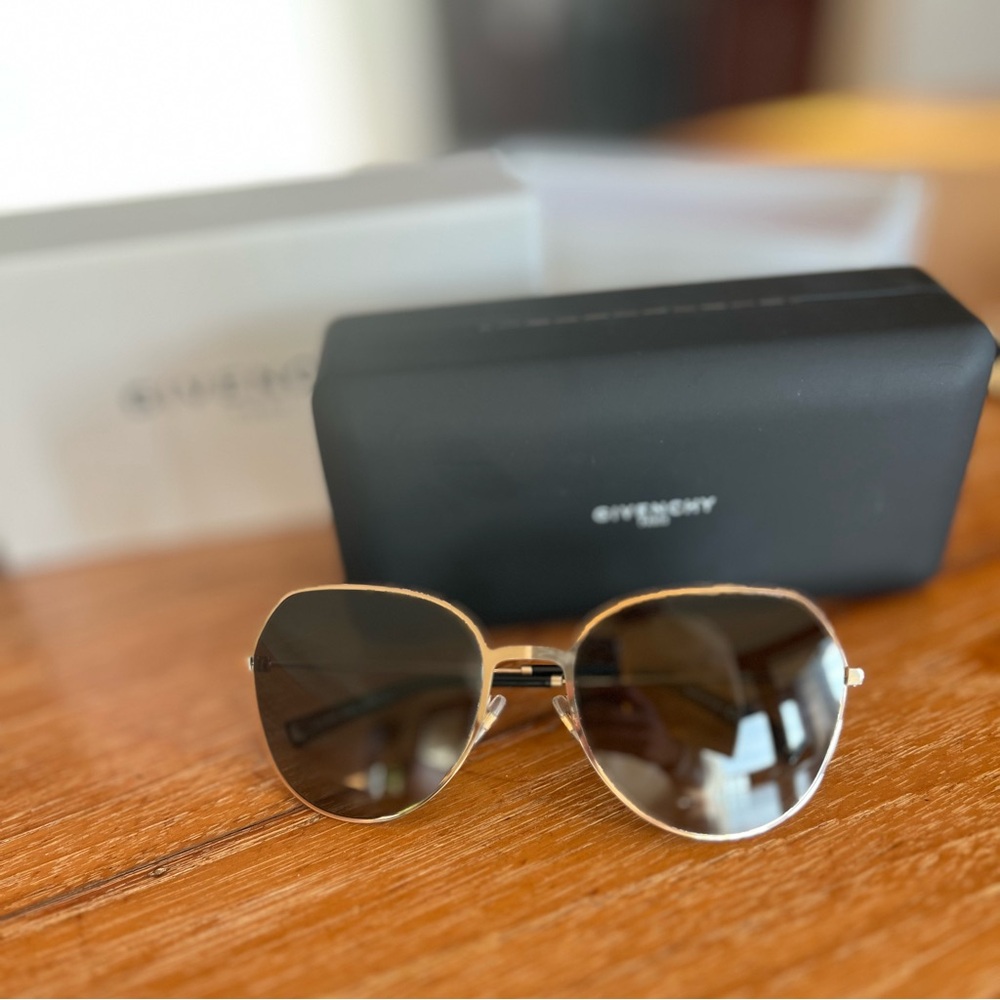 GIVENCHY 60MM Round Sunglasses Gold frame